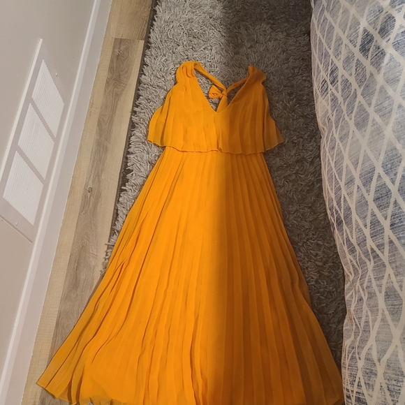 Dress - Picture 3 of 3